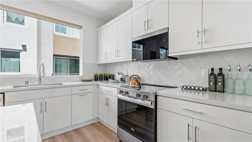633 S Lyon St, Santa Ana, California 92705