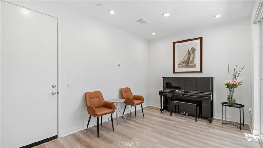 633 S Lyon St, Santa Ana, California 92705