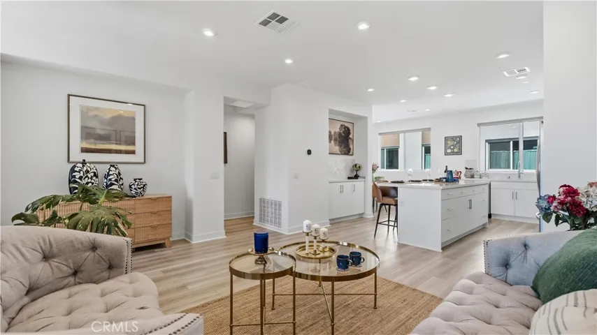 633 S Lyon St, Santa Ana, California 92705