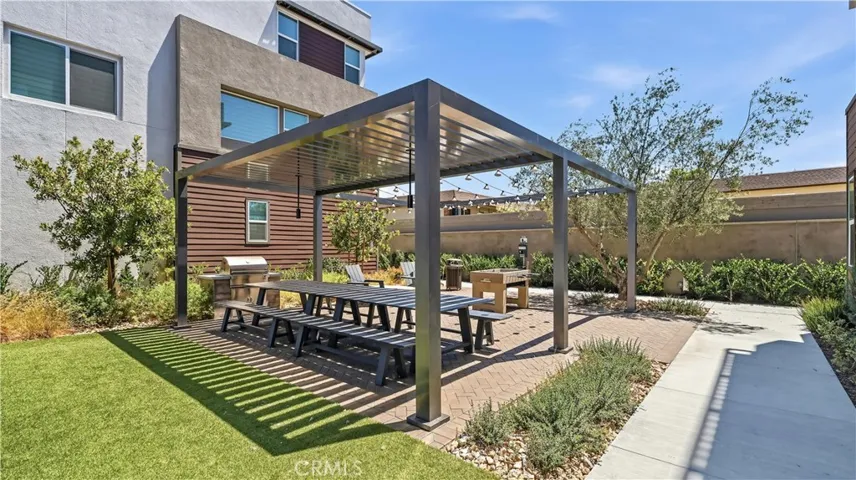 633 S Lyon St, Santa Ana, California 92705