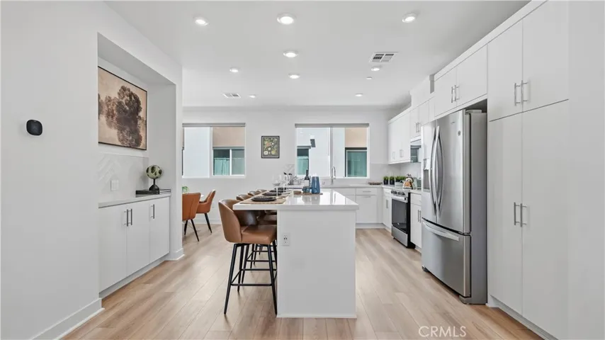 633 S Lyon St, Santa Ana, California 92705