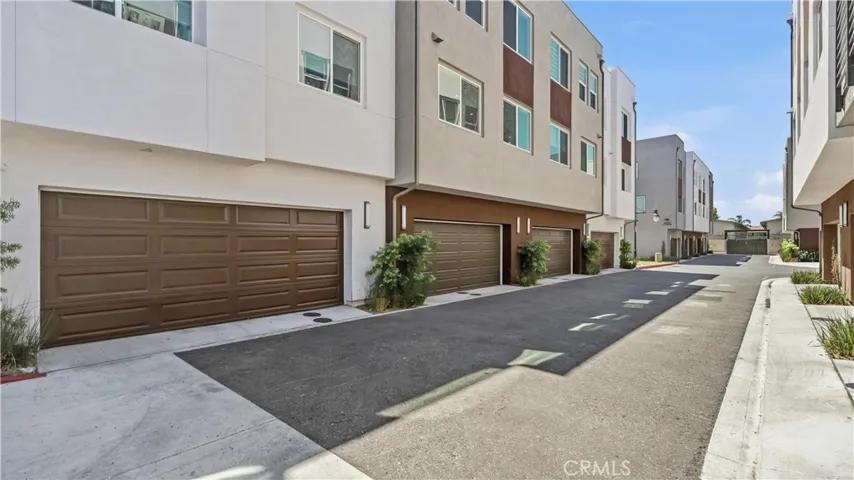 633 S Lyon St, Santa Ana, California 92705