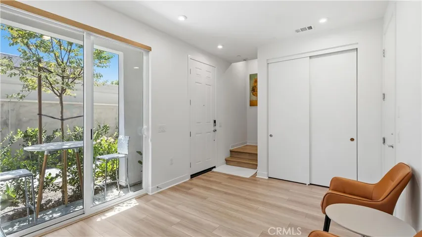633 S Lyon St, Santa Ana, California 92705