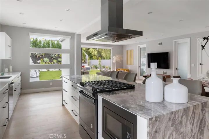 4731 Topanga Canyon Boulevard, Woodland Hills, California 91364