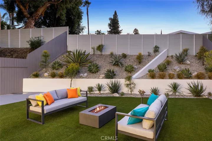 4731 Topanga Canyon Boulevard, Woodland Hills, California 91364