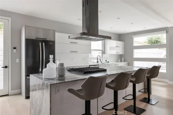 4731 Topanga Canyon Boulevard, Woodland Hills, California 91364