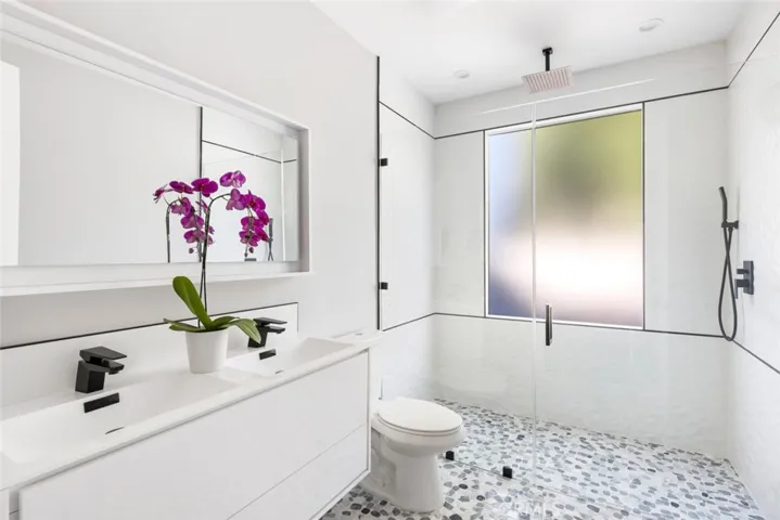 4731 Topanga Canyon Boulevard, Woodland Hills, California 91364