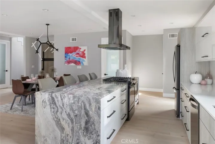 4731 Topanga Canyon Boulevard, Woodland Hills, California 91364