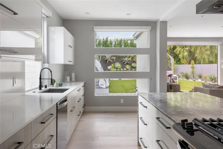 4731 Topanga Canyon Boulevard, Woodland Hills, California 91364