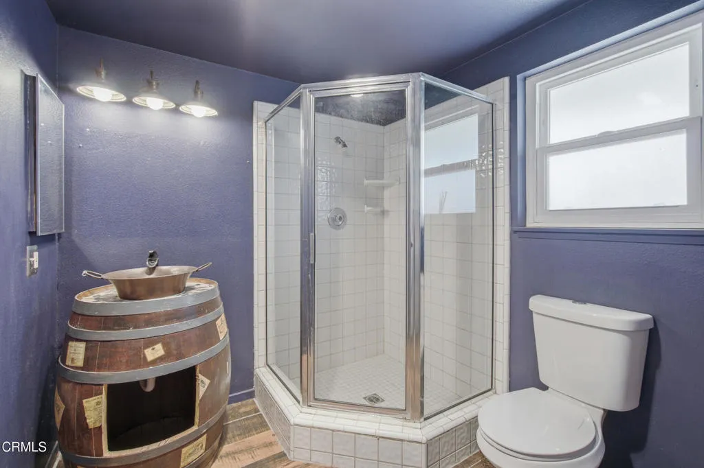 1957-Grand-Ave-23_bathroom