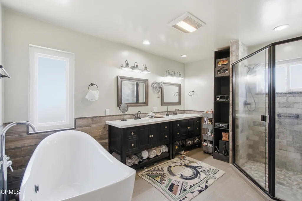 1957-Grand-Ave-36_bathroom