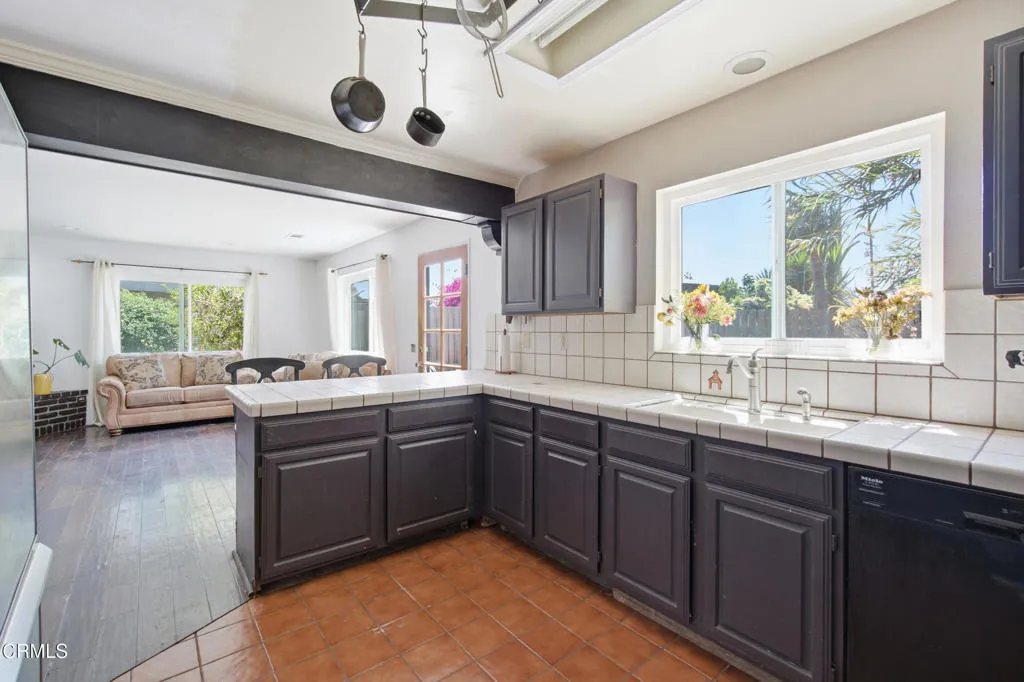 1957-Grand-Ave-16_kitchen