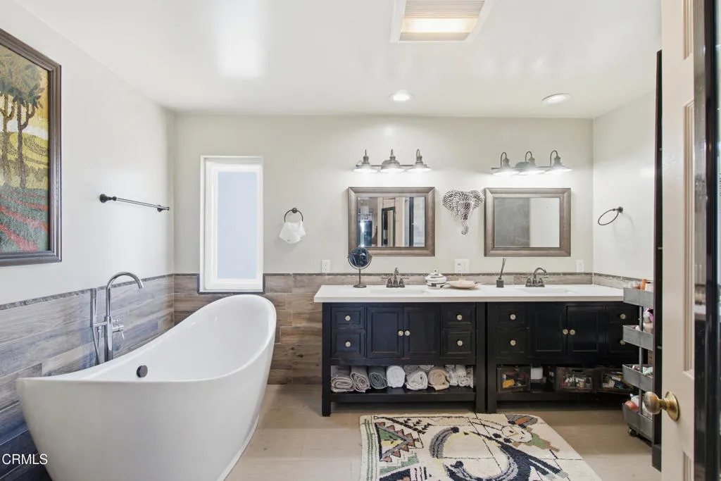 1957-Grand-Ave-35_bathroom