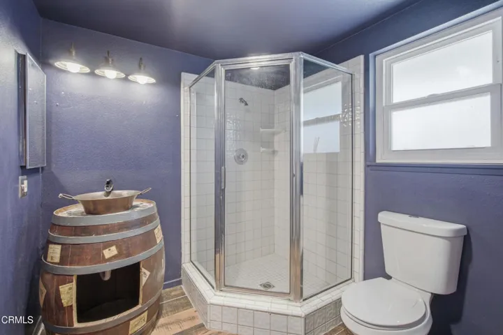 1957-Grand-Ave-23_bathroom