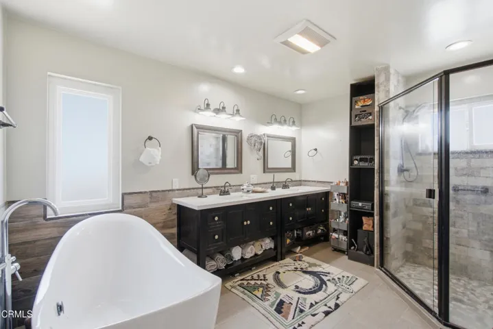 1957-Grand-Ave-36_bathroom