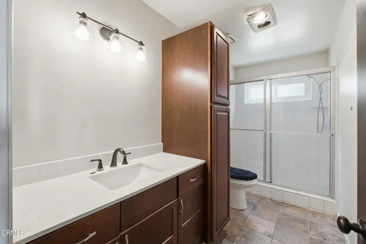 1957-Grand-Ave-30_bathroom