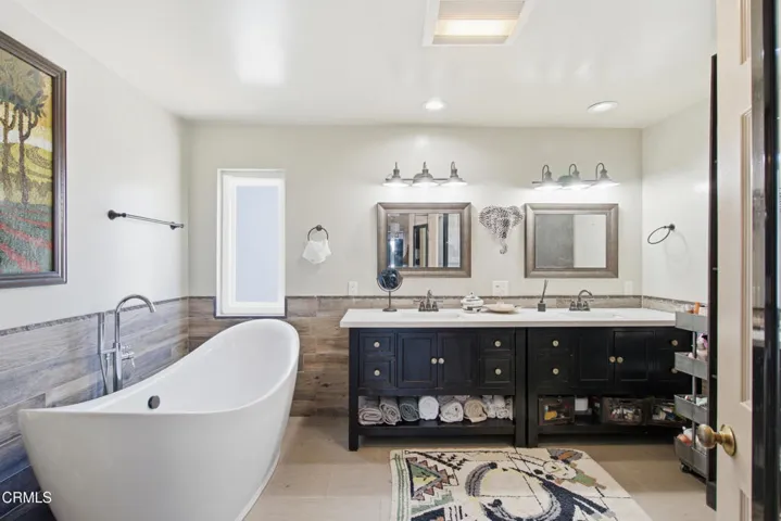 1957-Grand-Ave-35_bathroom