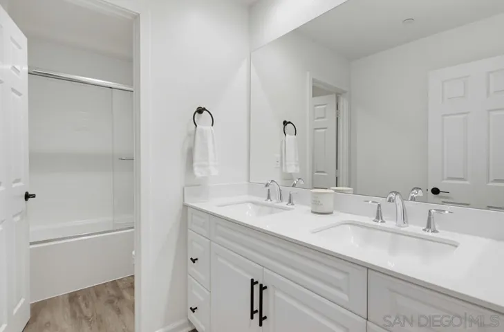 Upstairs hall bathroom