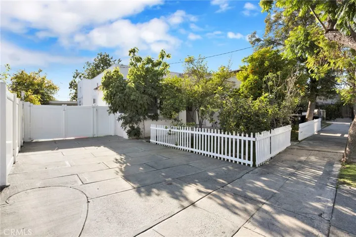 249 Zerr Court, Glendale, California 91206