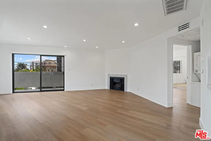 3939 Moore Street 106, Los Angeles, California 90066
