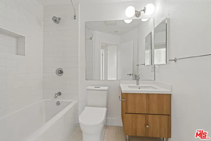 3939 Moore Street 106, Los Angeles, California 90066