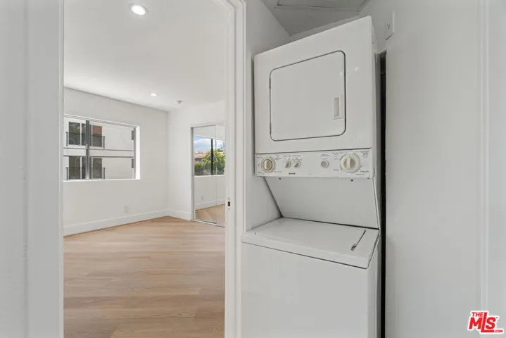 3939 Moore Street 106, Los Angeles, California 90066