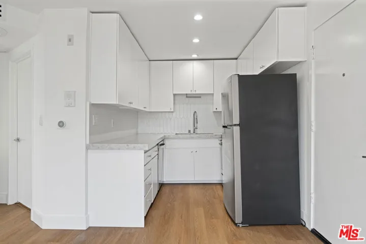 3939 Moore Street 106, Los Angeles, California 90066