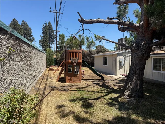 201 Bryn Mawr, Claremont, California 91711