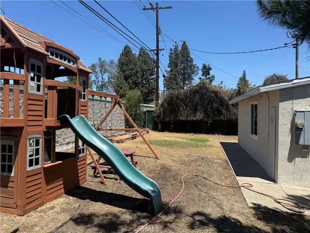 201 Bryn Mawr, Claremont, California 91711