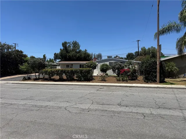 201 Bryn Mawr, Claremont, California 91711