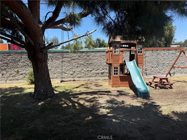 201 Bryn Mawr, Claremont, California 91711