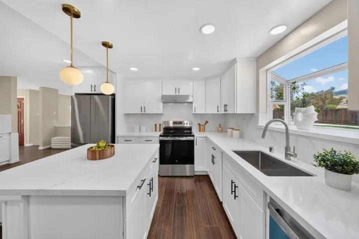 10980 New Avenue, Gilroy, California 95020