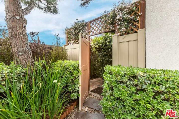5547 Palm Drive, Hawthorne, California 90250