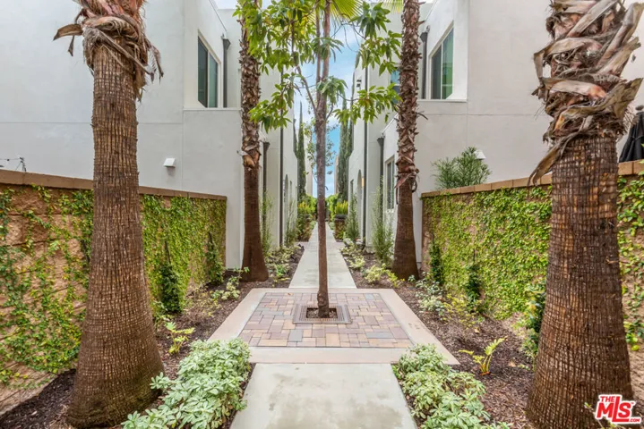 5547 Palm Drive, Hawthorne, California 90250