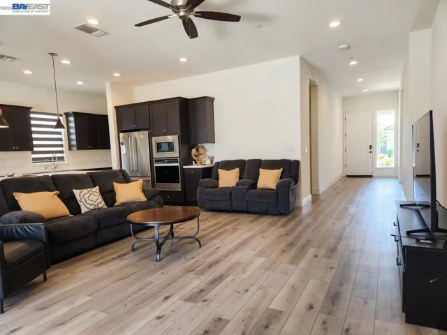 3206 Shrute Dr, Lathrop, California 95330-7910