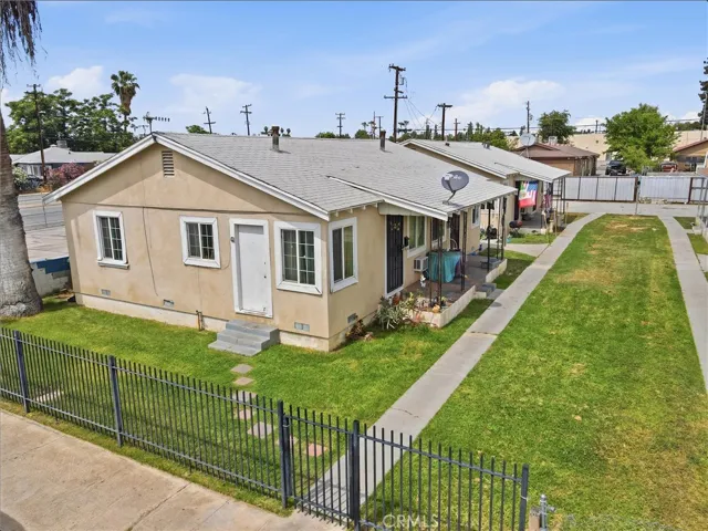 2208 Lake, Bakersfield, California 93306