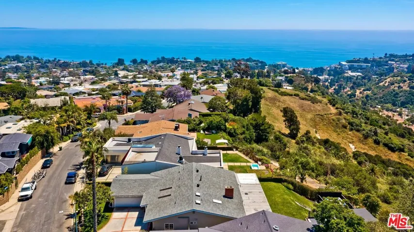 823 Enchanted Way, Pacific Palisades, California 90272