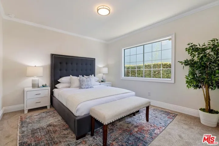 823 Enchanted Way, Pacific Palisades, California 90272