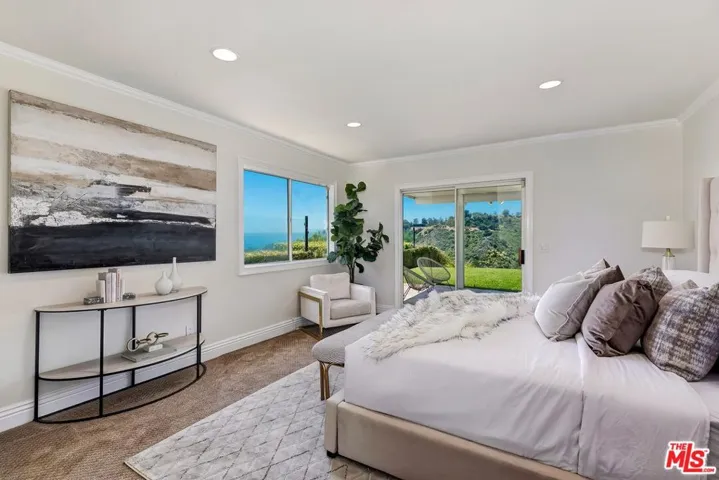 823 Enchanted Way, Pacific Palisades, California 90272