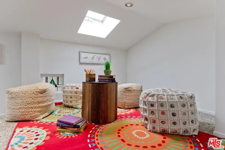 823 Enchanted Way, Pacific Palisades, California 90272