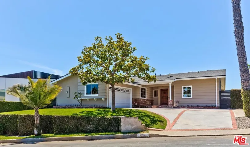 823 Enchanted Way, Pacific Palisades, California 90272