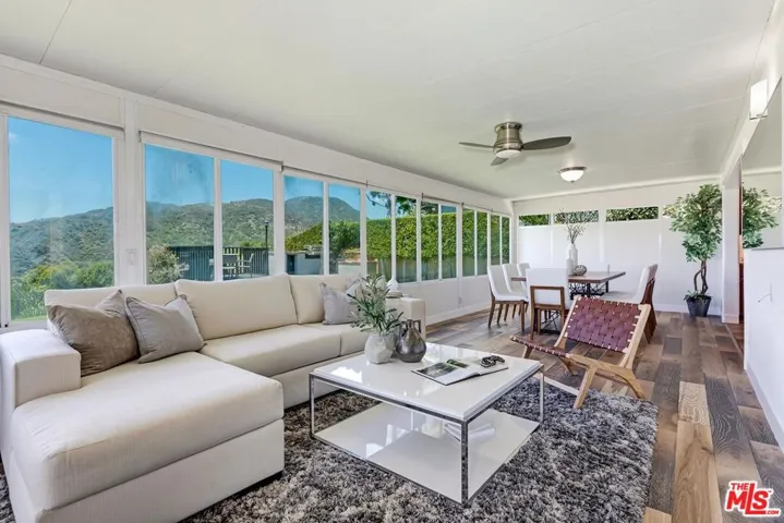 823 Enchanted Way, Pacific Palisades, California 90272