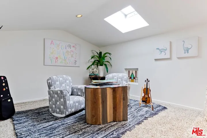 823 Enchanted Way, Pacific Palisades, California 90272