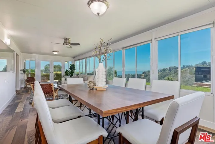 823 Enchanted Way, Pacific Palisades, California 90272