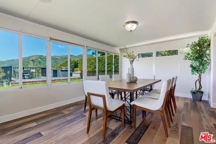 823 Enchanted Way, Pacific Palisades, California 90272