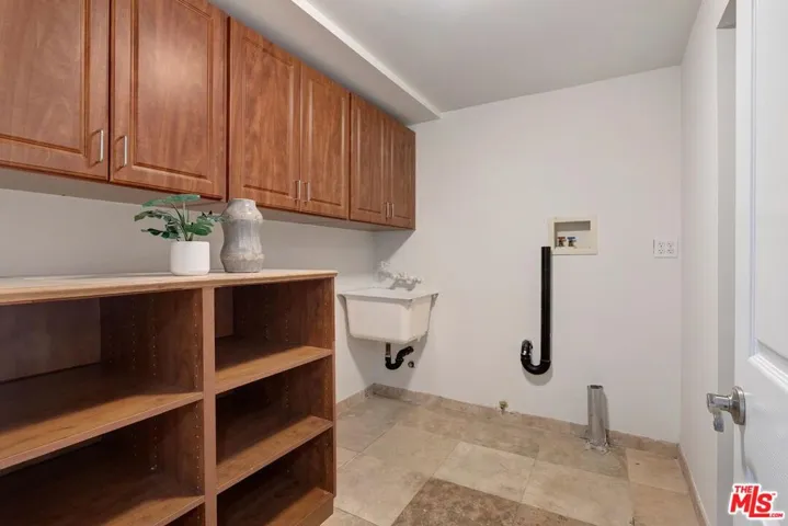 823 Enchanted Way, Pacific Palisades, California 90272