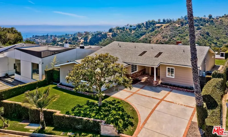 823 Enchanted Way, Pacific Palisades, California 90272