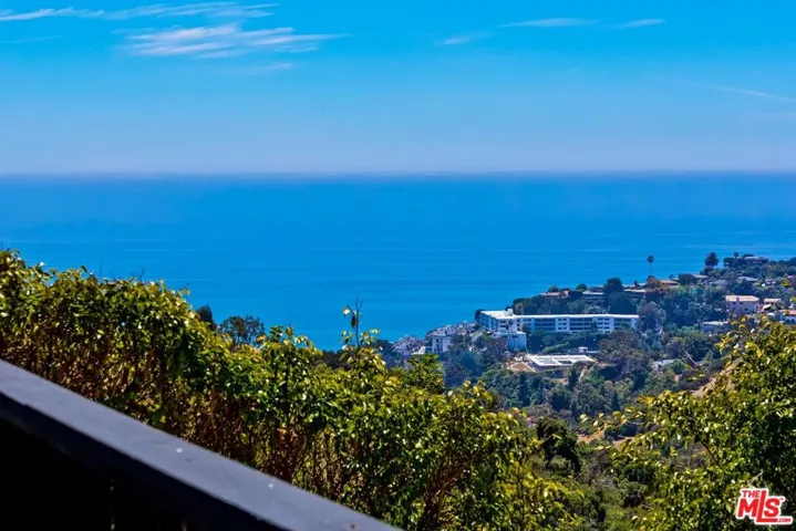 823 Enchanted Way, Pacific Palisades, California 90272