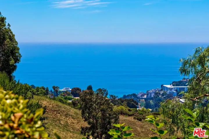 823 Enchanted Way, Pacific Palisades, California 90272