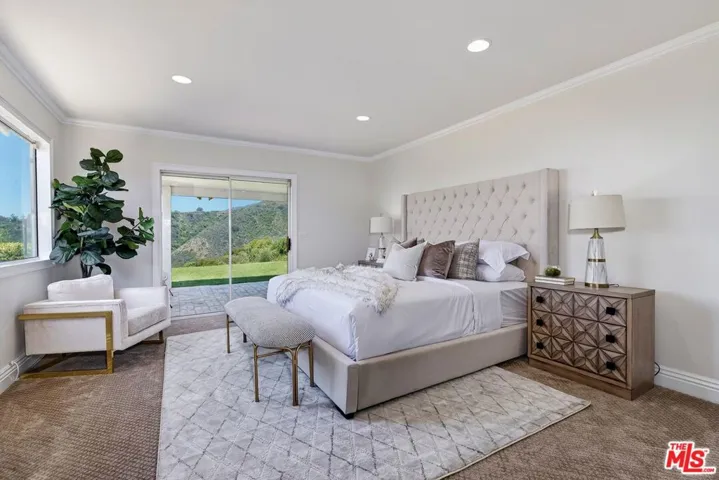 823 Enchanted Way, Pacific Palisades, California 90272